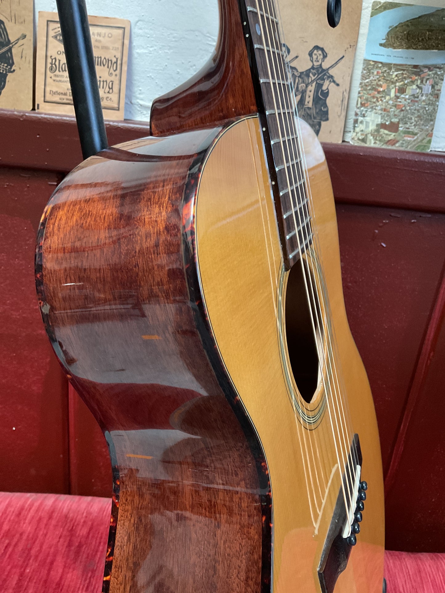 Recording King RO-310 Acoustic Guitar (2012) with Case