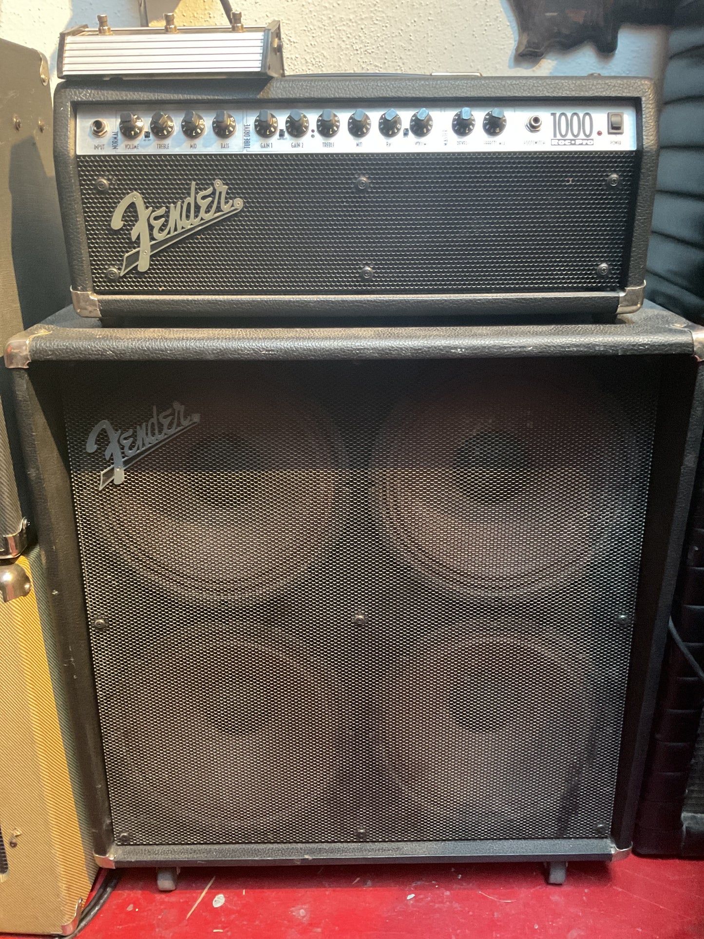 Fender ROC 1000 with 4x12 cabinet!