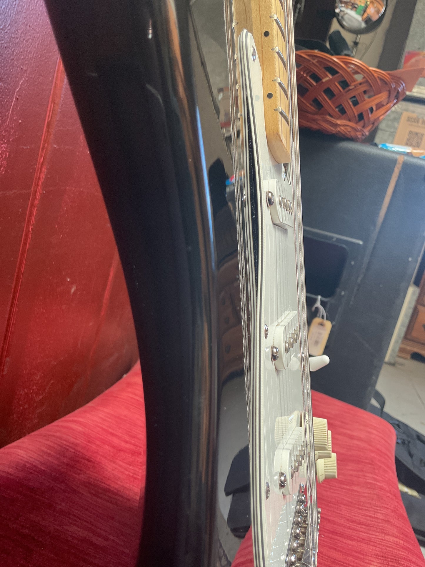 Black Fender Stratocaster (1996 | MIM) with Bag