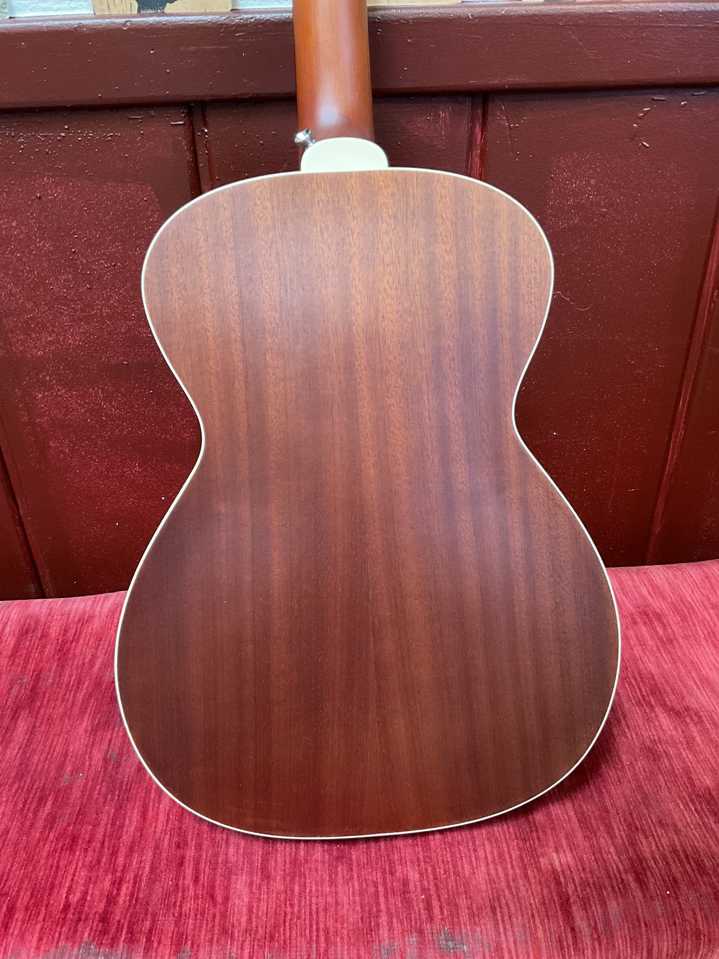 Guild M-240E Troubadour with Case