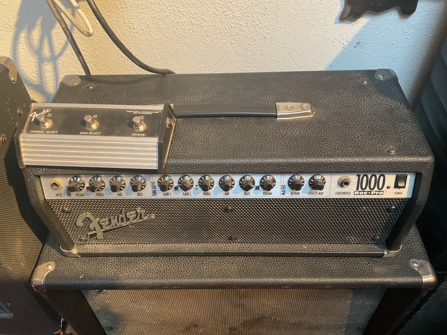 Fender ROC 1000 with 4x12 cabinet!
