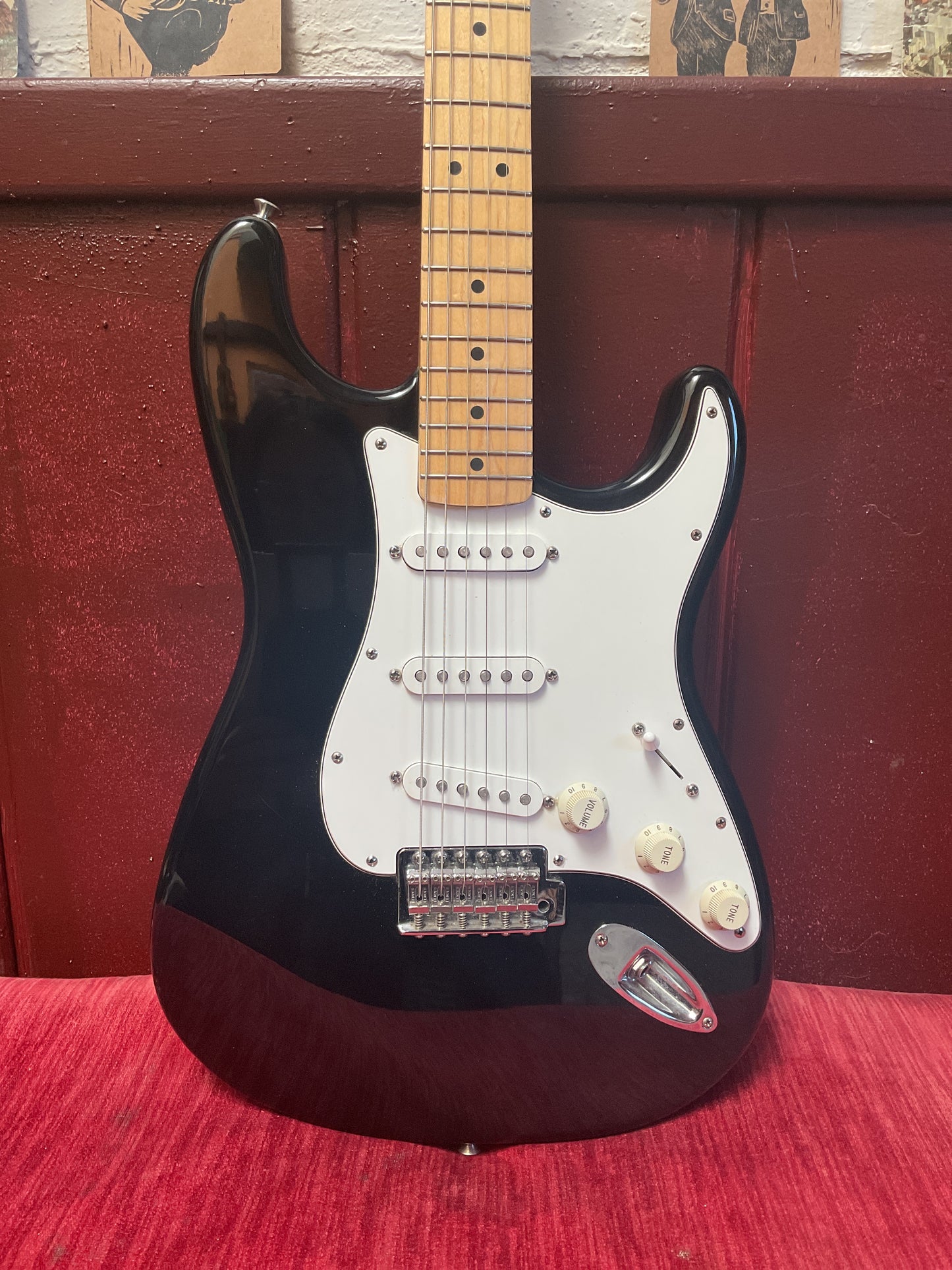 Black Fender Stratocaster (1996 | MIM) with Bag