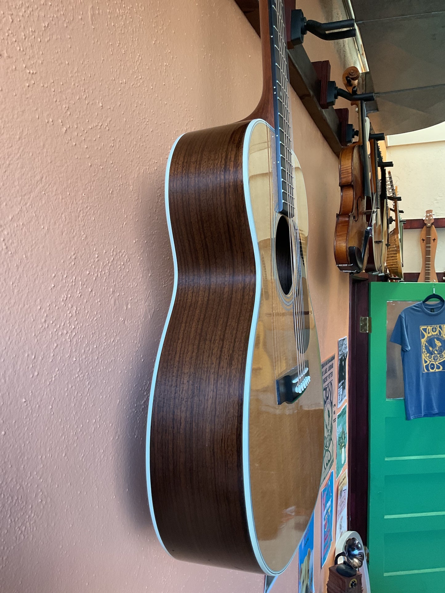 Martin 00-28 Acoustic Guitar (2017) with Case