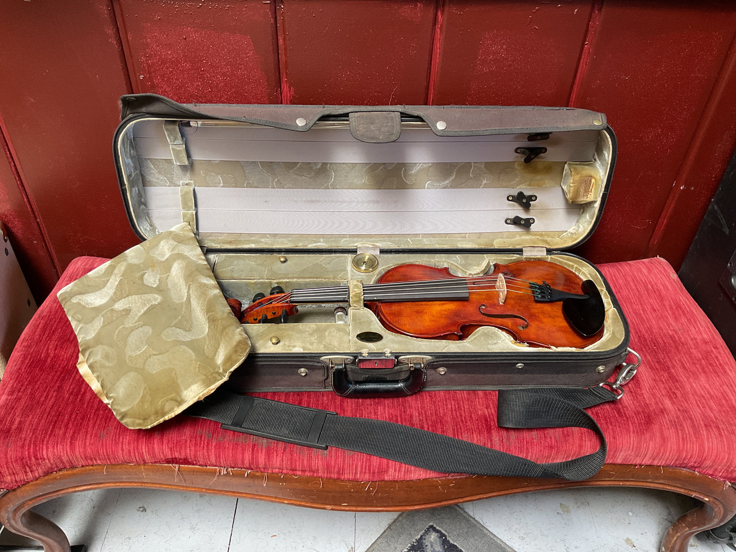 Realist R-V5Pe 5-String Electric Violin with Case