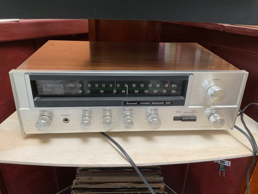 Sansui 221 Stereo Receiver
