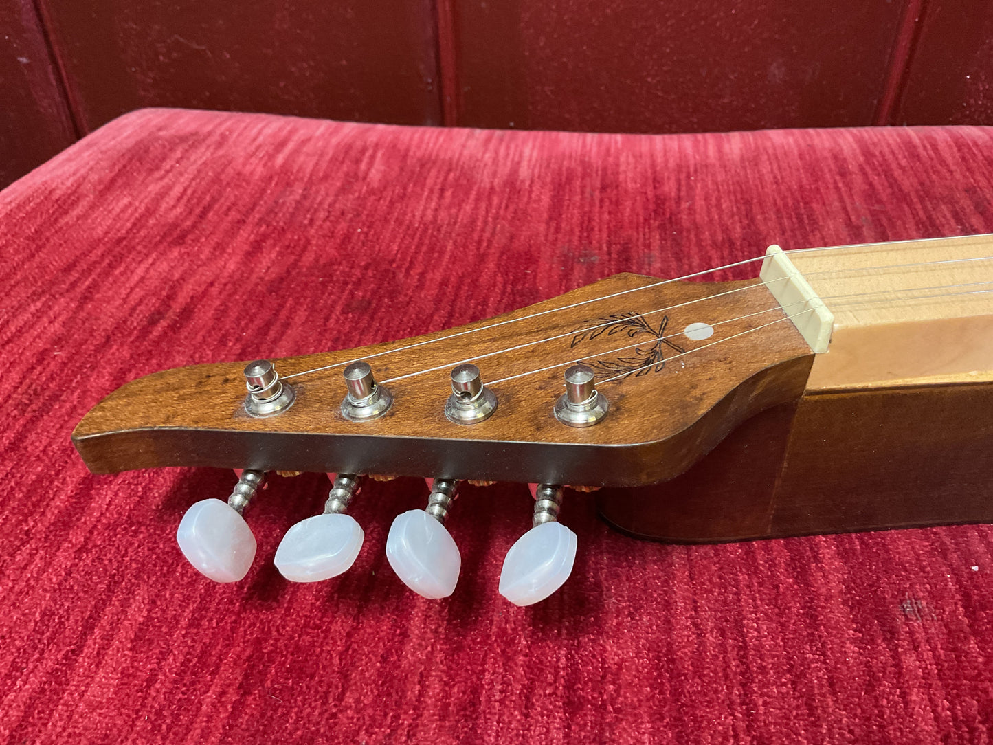 Applecreek Short-Scale Teardrop Dulcimer