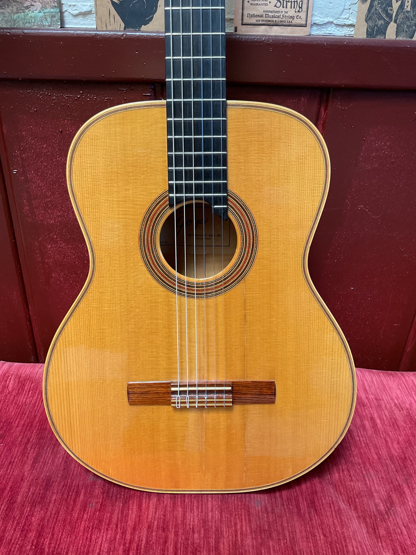 Goya GG-30 Classical Guitar (1972) with Case