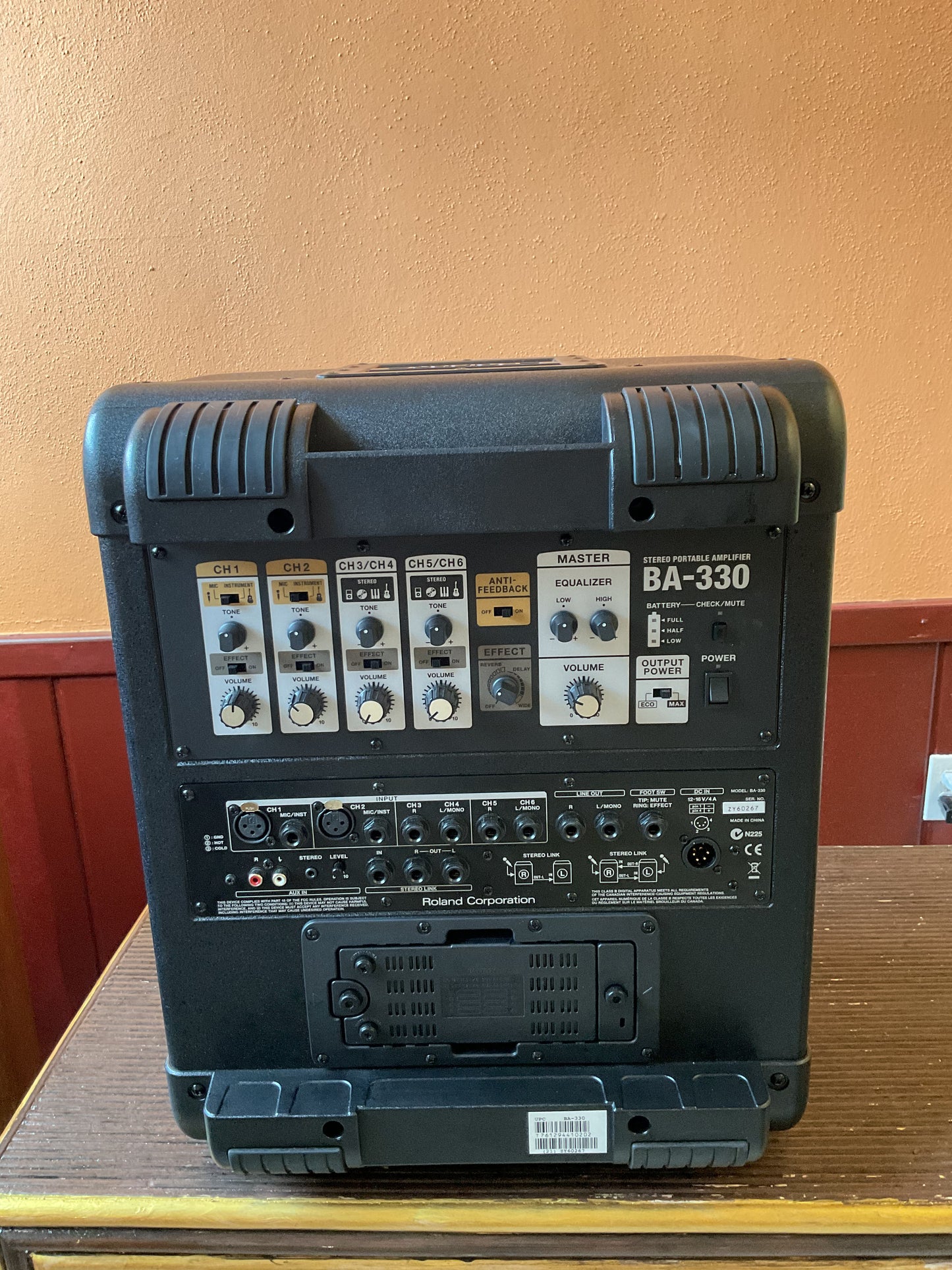 Roland BA-330 Portable Stereo PA System with Case