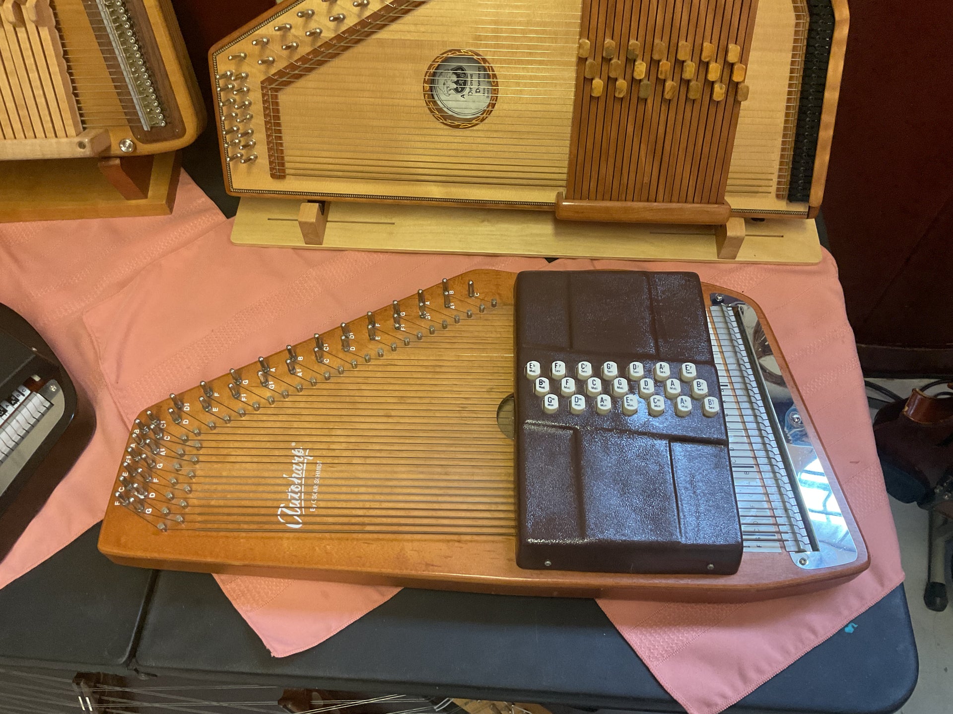 Oscar Schmidt 21-Chord Autoharp (1970s | American) with Case – The
