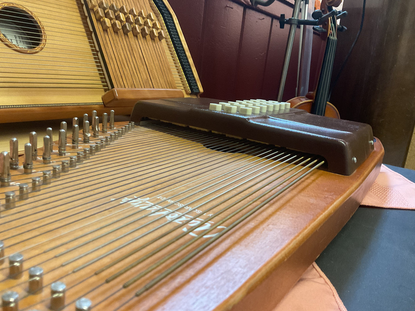 Oscar Schmidt 21-Chord Autoharp (1970s | American) with Case